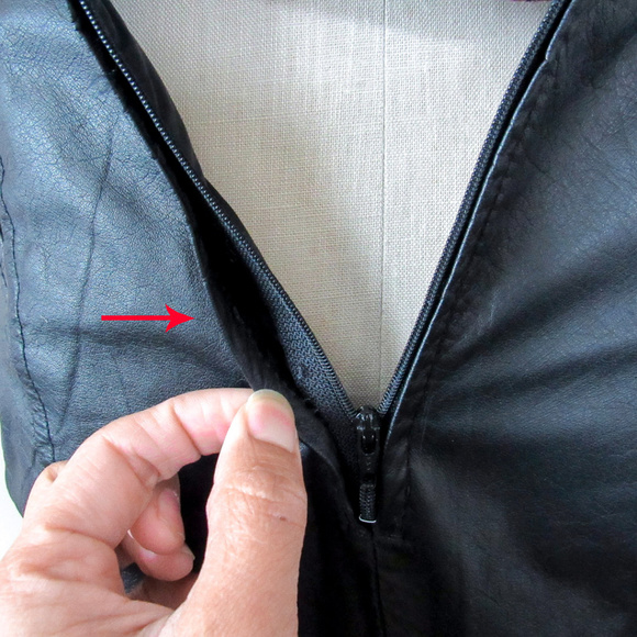 VINTAGE Black Leather Pencil Skirt - Picture 6 of 8